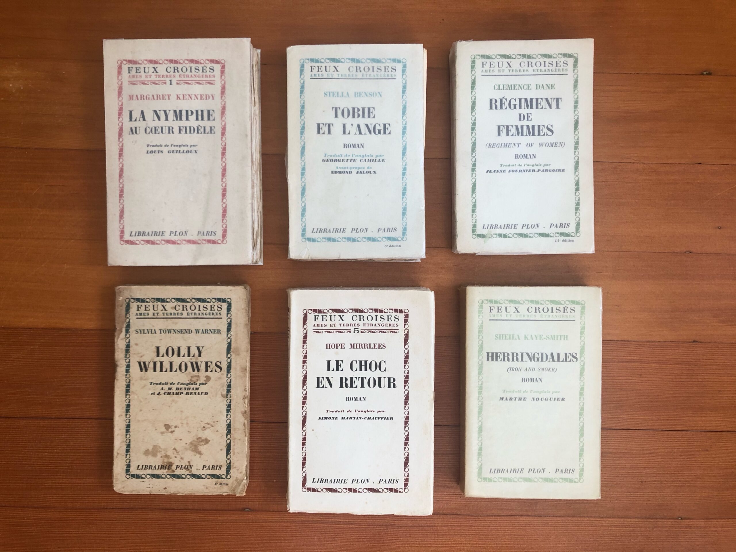 Six books with titles in French.